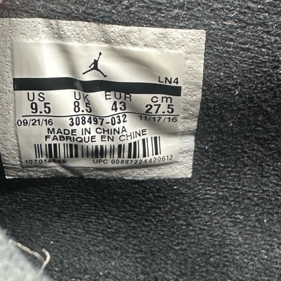 Jordan 4 Retro Royalty (size 9.5) - Picture 9 of 15